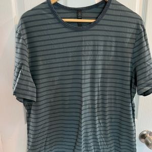 Lululemon men’s t-shirt